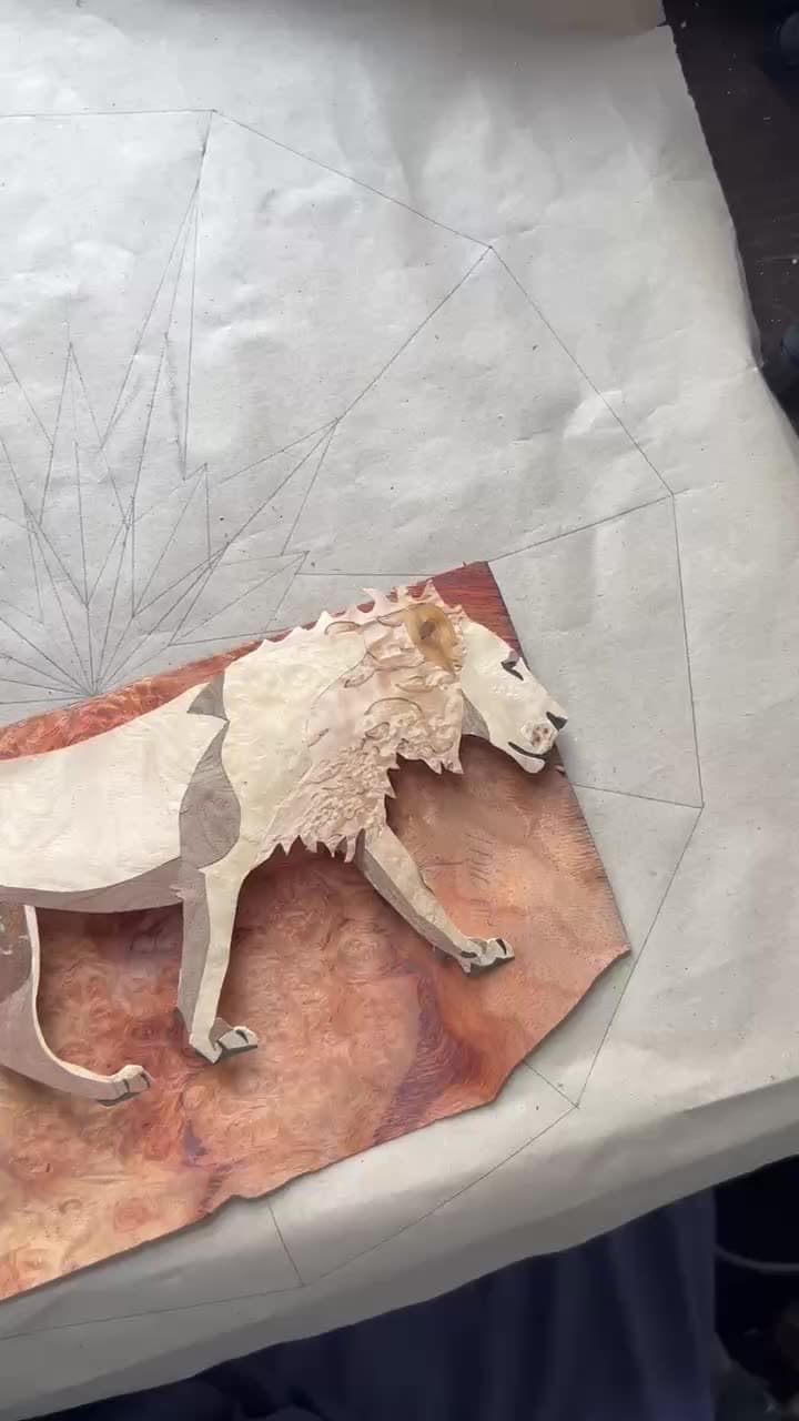 The marquetry lion laid over the clock's sunburst drawing