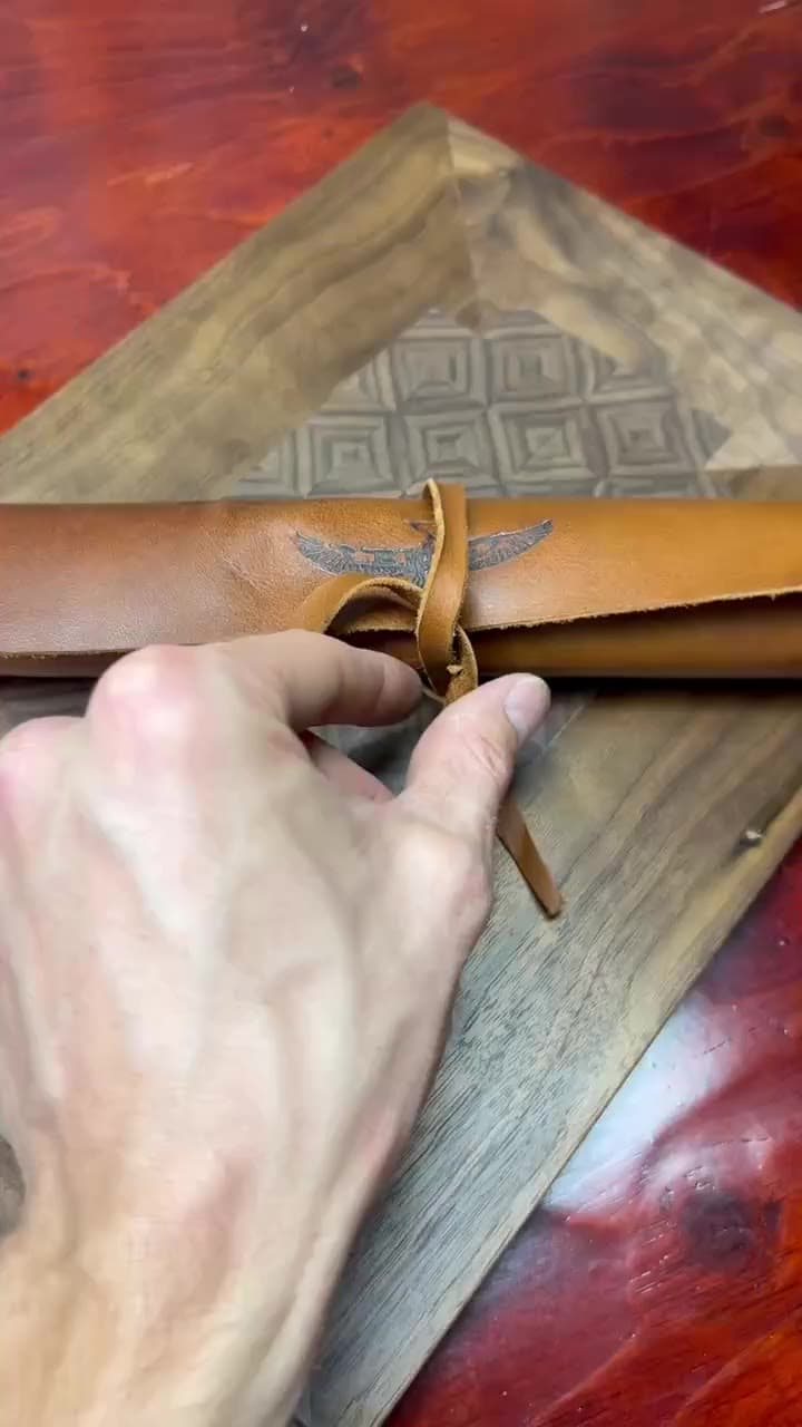 The leather roll untied on the chitarra's marquetry lid